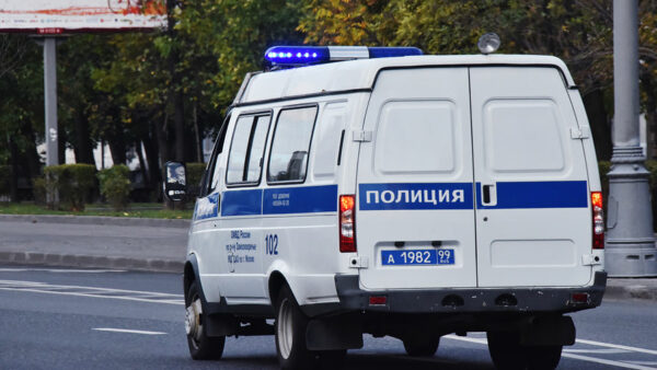 Мужчина расстрелял Mercedes, припаркованный в центре Екатеринбурга