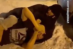 Под Москвой мужчина напал на участника СВО и попал на видео